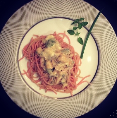 Massa de Beterraba, ao Molho de Gorgonzola e Castanhas do Pará