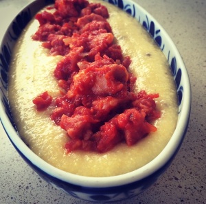 Polenta com Ragú de Lingüiça