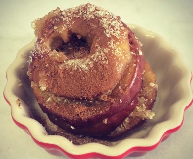 Maça Assada com Mel, Canela e Quinoa em Flocos