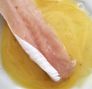 Filet de Merluza com Molho de Castanha do Para