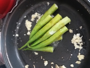 Quiabo Com Mel Mbee e Crispy Miss Croc