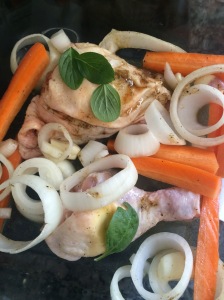 Frango Marinado Servido com Legumes