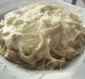 Tagliarini com Molho de Muitos Queijos