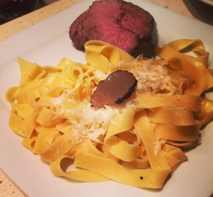 Jantar Trufado; Polenta Trufada; Tagliatelle al Tartufo; Rosbife ao Alho Negro e Mel Trufado