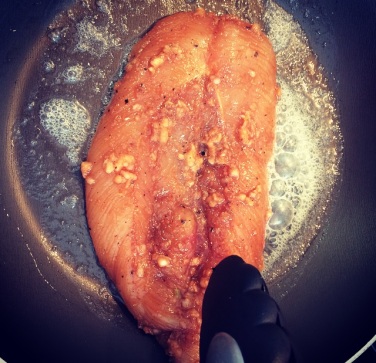 Filet de Frango Temperado com Balsâmico de Tâmara