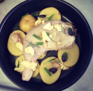 Coxa e Sobre Coxa de Frango Assada Com Batatas