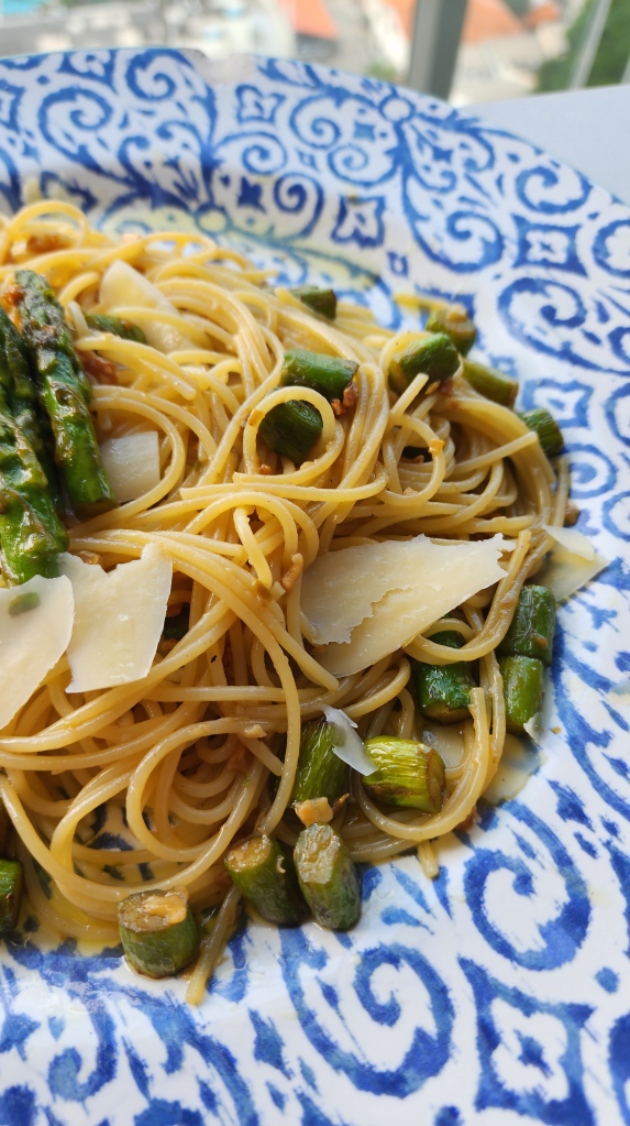 Spaghetti Alho & Óleo com Aspargos