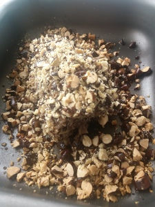 Rosbife com Crosta de Castanha de Baru E Batatas com Perfume de Alho