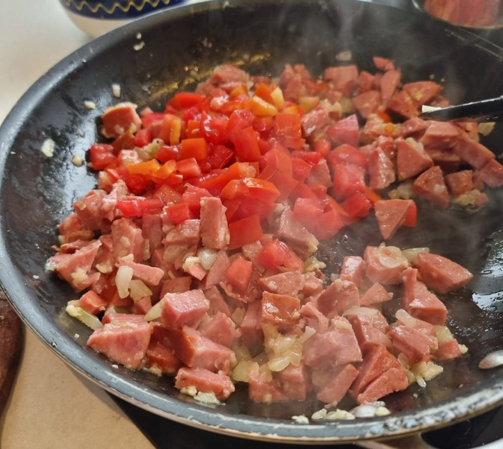Spaghetti Com Molho de Linguiça Defumada