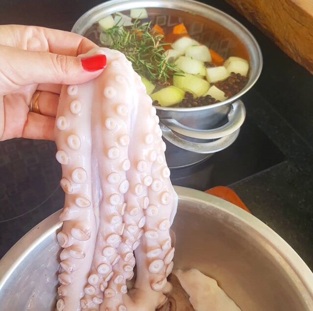 Risoto de arroz negro e polvo grelhado