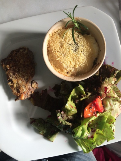 Batata gratinada com creme de ricota e especiarias