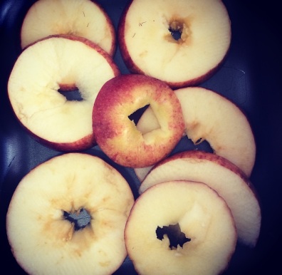 Maça Assada com Mel, Canela e Quinoa em Flocos