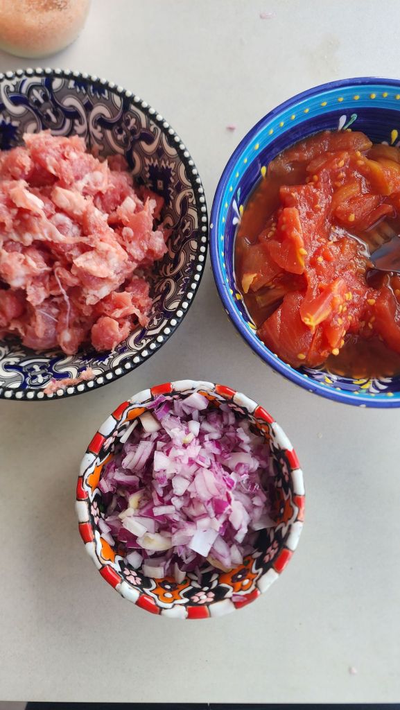 Spaghetti com Tomates Pelados e Linguiça ao Vinho