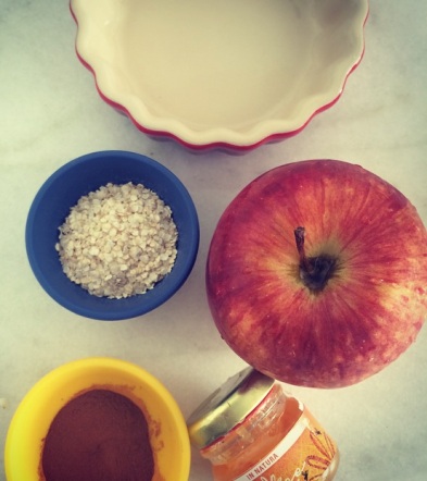 Maça Assada com Mel, Canela e Quinoa em Flocos