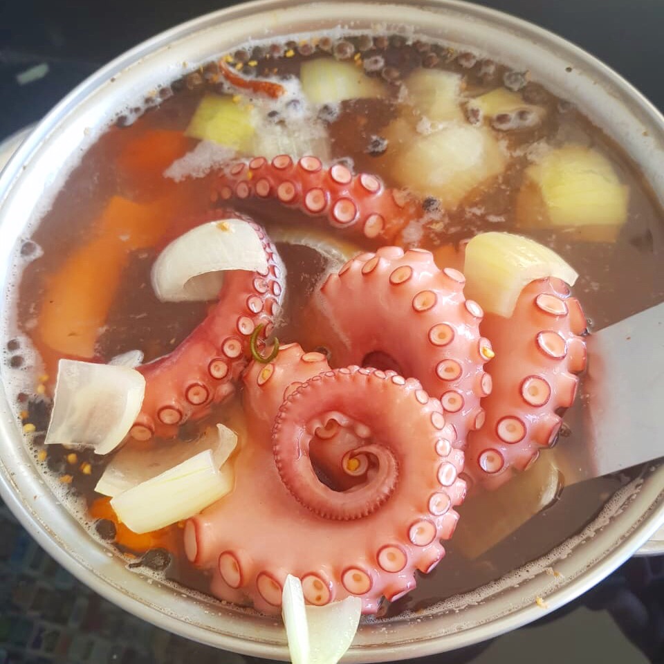 Risoto de arroz negro e polvo grelhado