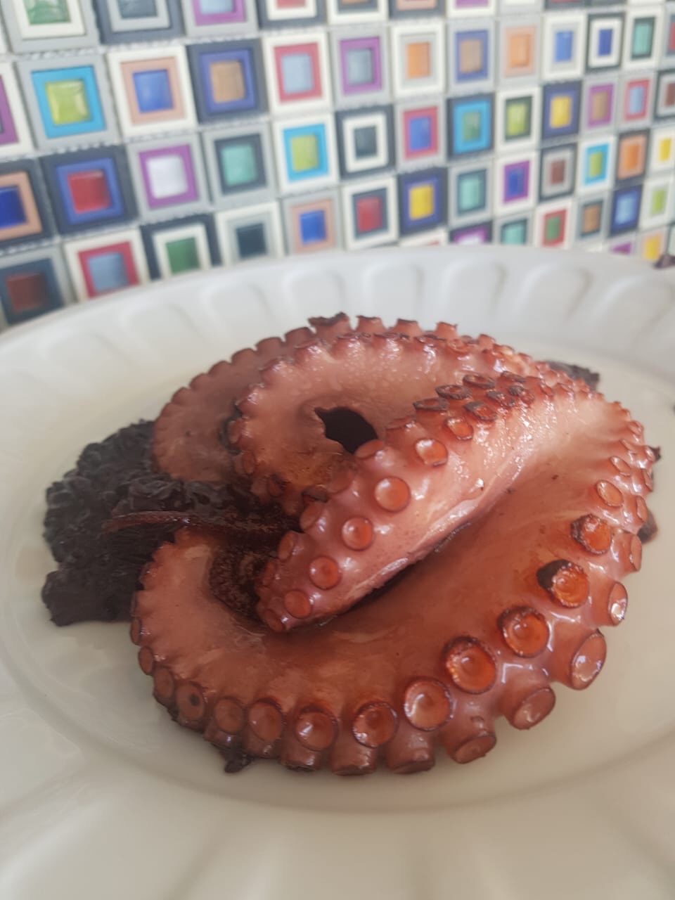 Risoto de arroz negro e polvo grelhado