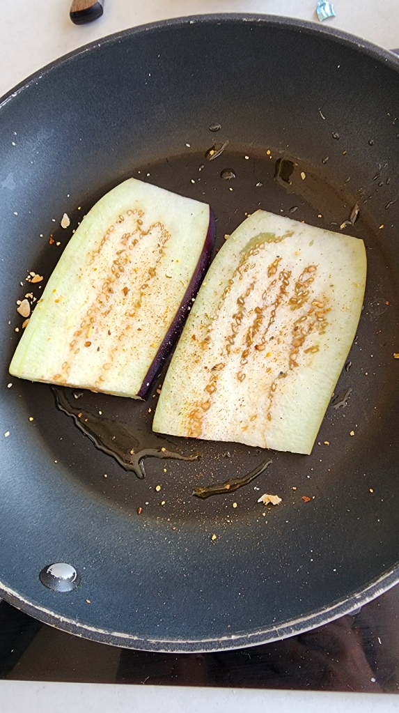 Rolinho de Berinjela recheado com Requeijão e Gorgonzola