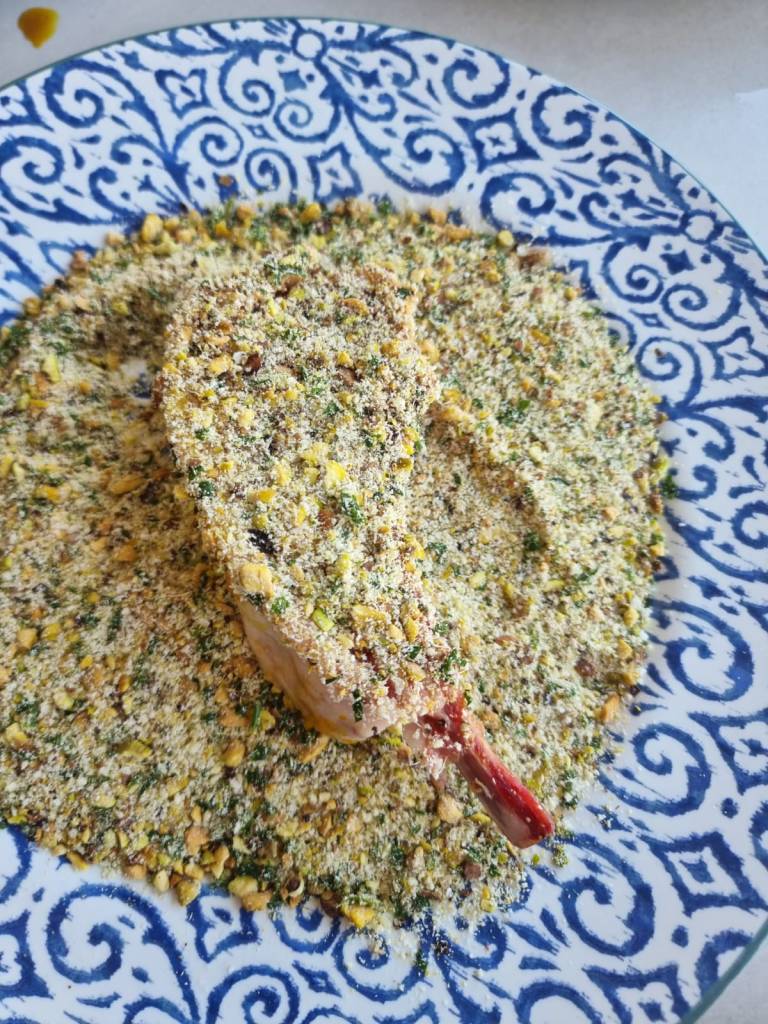 Carre de Cordeiro com Crosta de Pistache na Airfryer