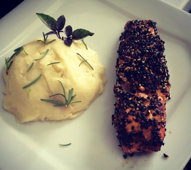 Salmão com Crosta de Mel Gourmet Mbee e Gergelim