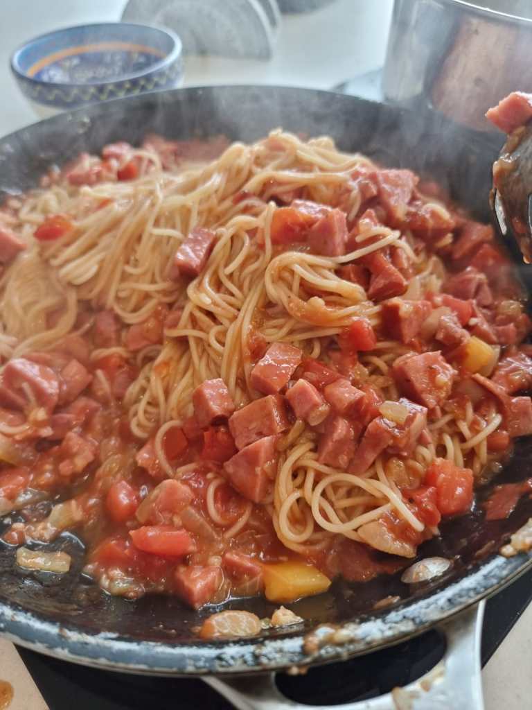 Spaghetti Com Molho de Linguiça Defumada