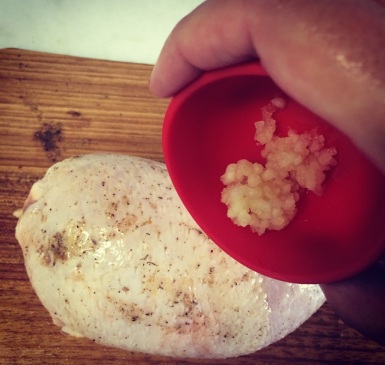 Coxa e Sobrecoxa com Mel Mbee e Crispy Gourmet Miss Croc