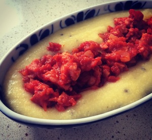 Polenta com Ragú de Lingüiça
