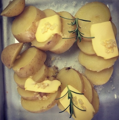 Batatas com Molho de Gorgonzola e Parmesão