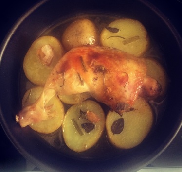 Coxa e Sobre Coxa de Frango Assada Com Batatas