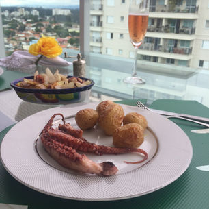 Polvo Grelhado com Batatas Coradas