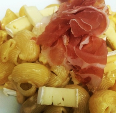 Pipe Rigate Barilla ao Molho de Queijos e Parma