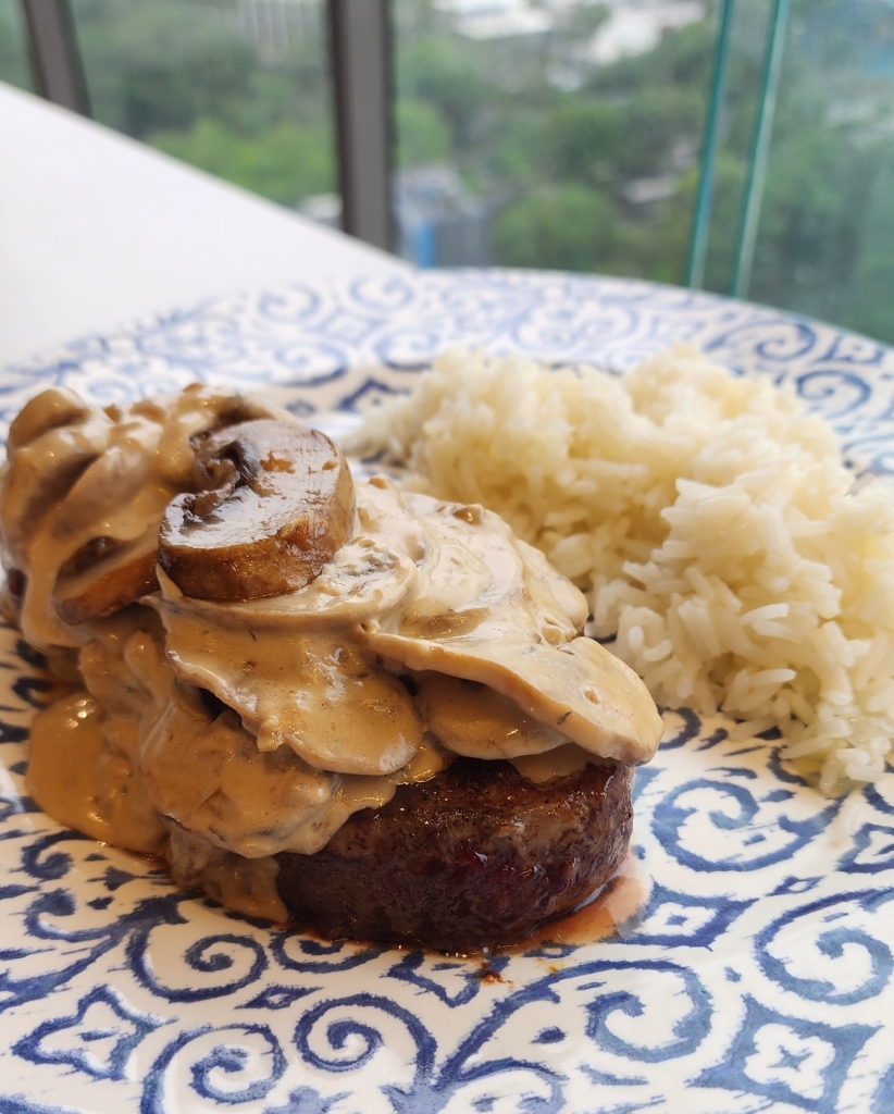 Filet Mignon Com Molho de Cogumelo