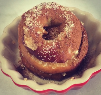 Maça Assada com Mel, Canela e Quinoa em Flocos