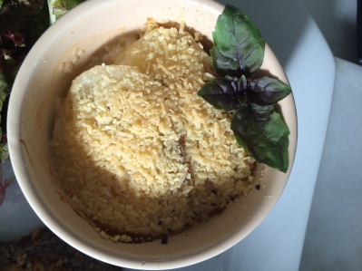 Batata gratinada com creme de ricota e especiarias