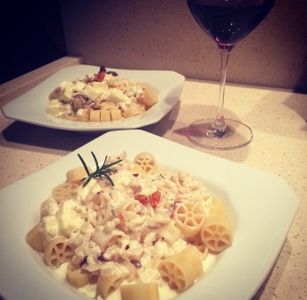 Ruote com Molho de Queijos na Manteiga