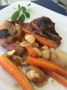 Frango Marinado Servido com Legumes