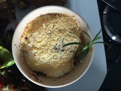 Batata gratinada com creme de ricota e especiarias