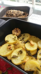 Rosbife com Crosta de Castanha de Baru E Batatas com Perfume de Alho