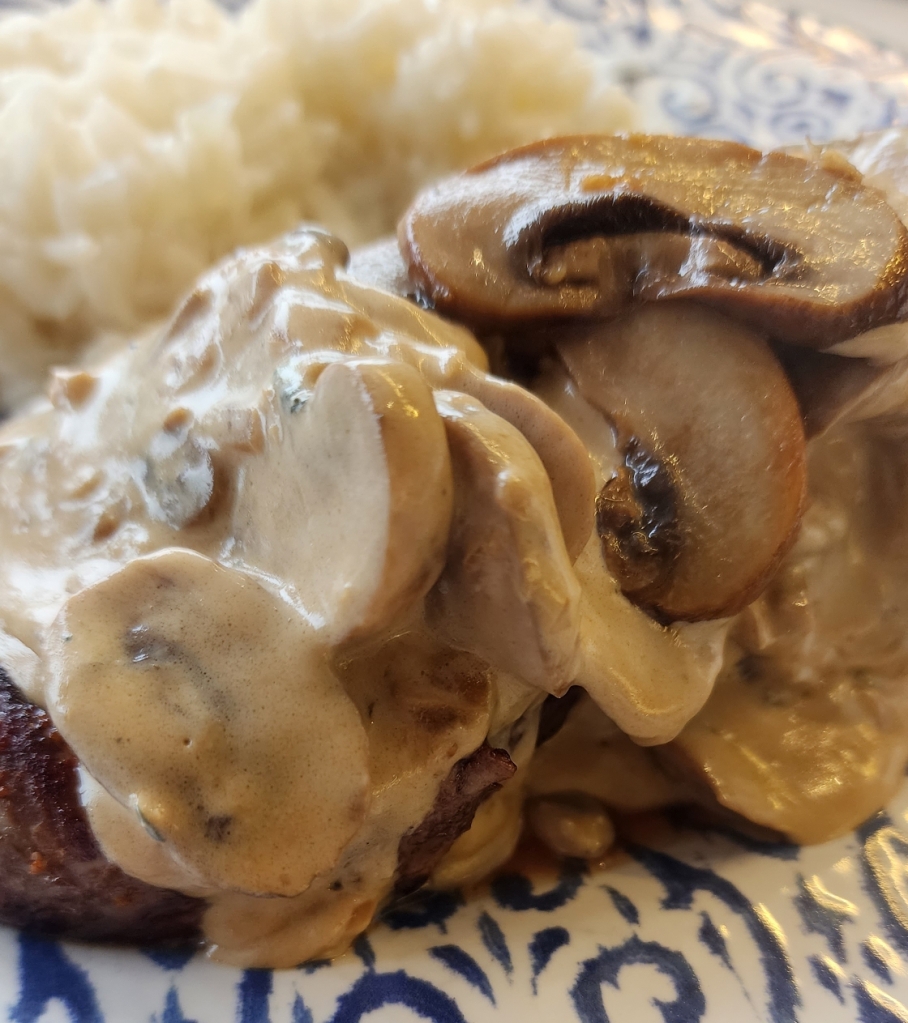 Filet Mignon Com Molho de Cogumelo