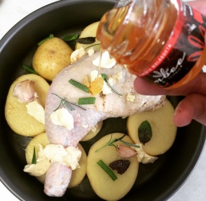 Coxa e Sobre Coxa de Frango Assada Com Batatas