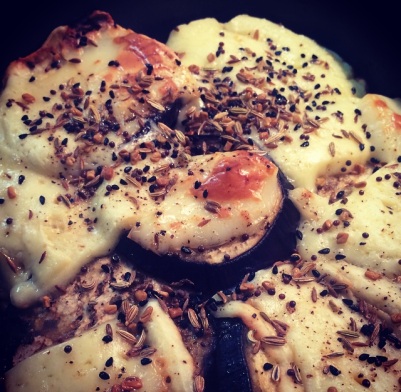 Berinjela com Queijo e Recheio de Miss Croc