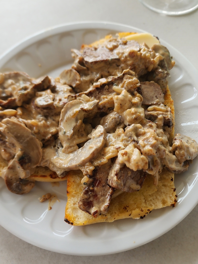 Filet Mignon Com Molho de Cogumelo