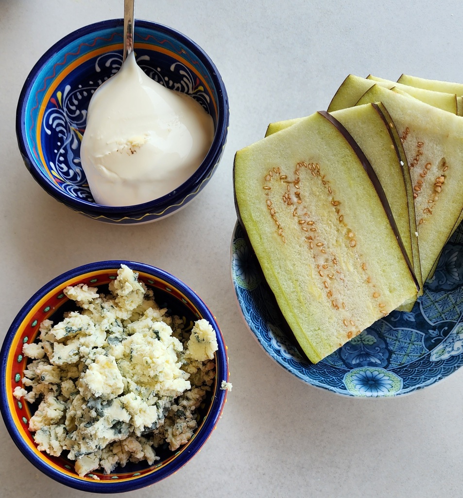 Rolinho de Berinjela recheado com Requeijão e Gorgonzola