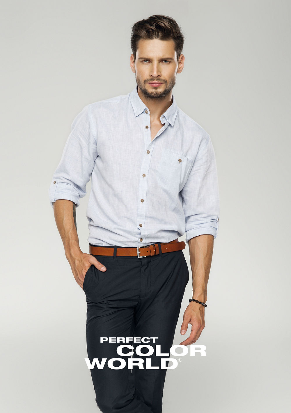 Kunde mit professionellerm Haarschnitt. Motiv zur Welcome Back Aktion von Perfect Color World mit Treuevorteilen.