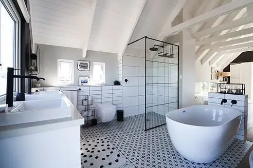 MAIN BATHROOM 2.webp