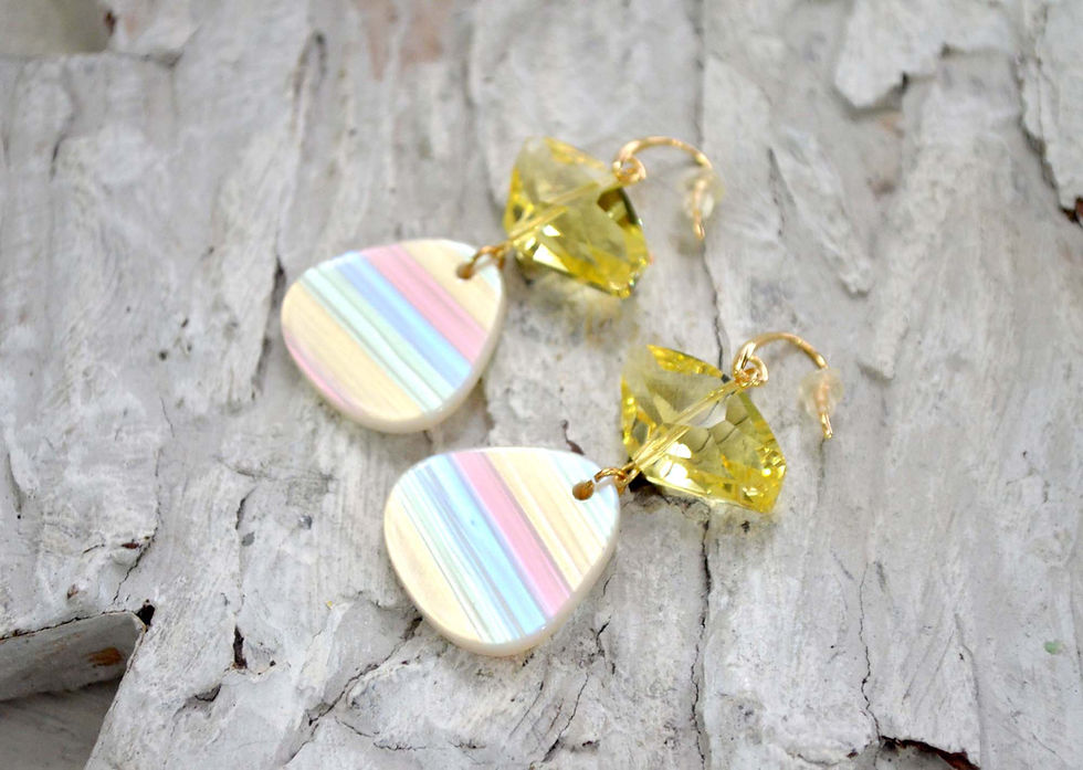Thumbnail: 奶黃色施華洛不規則水晶石耳環  Yellow Swarovski Crystal Earrings