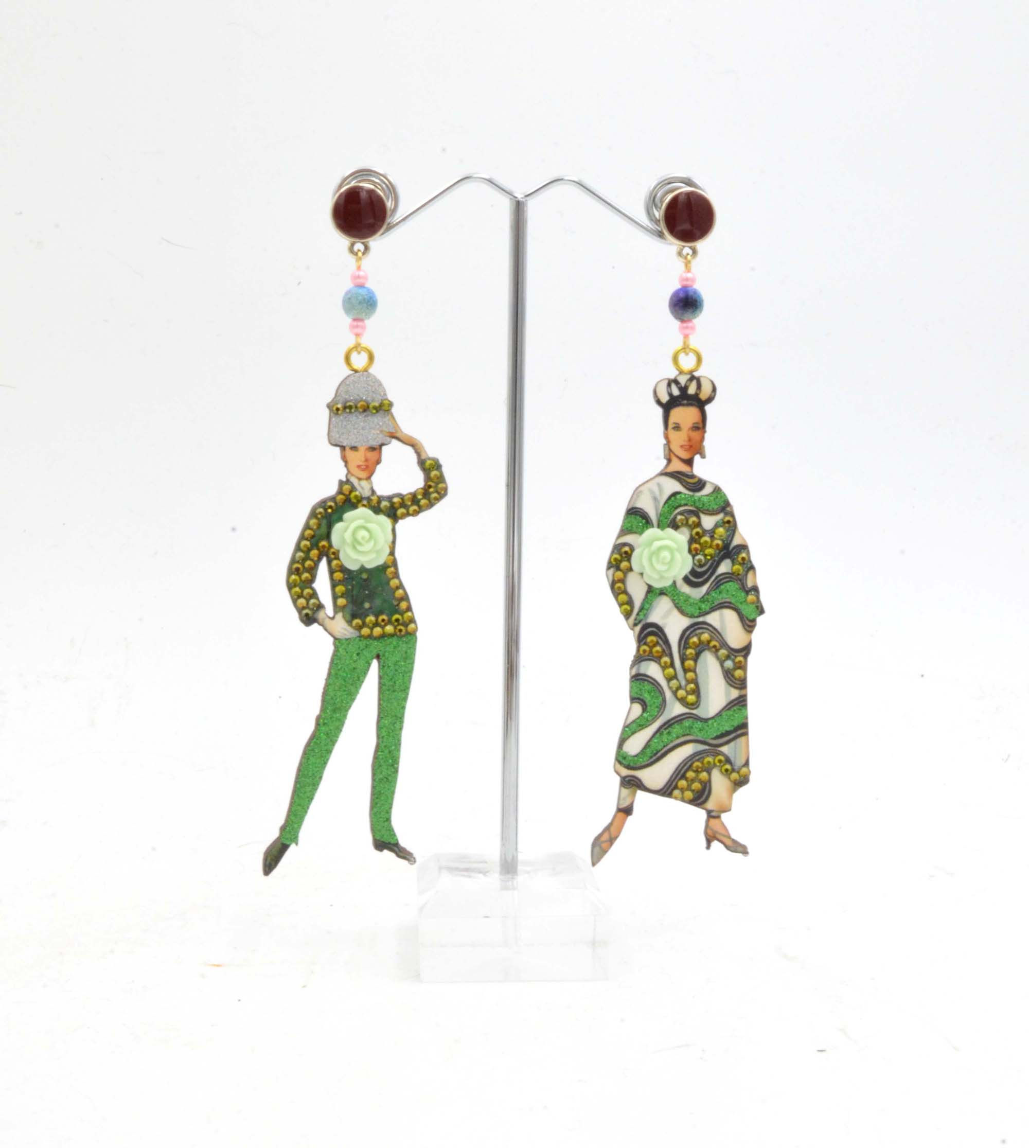 TIMBEE LO 復古風經典服裝模特兒圖案 木片耳環 綴施華洛水晶