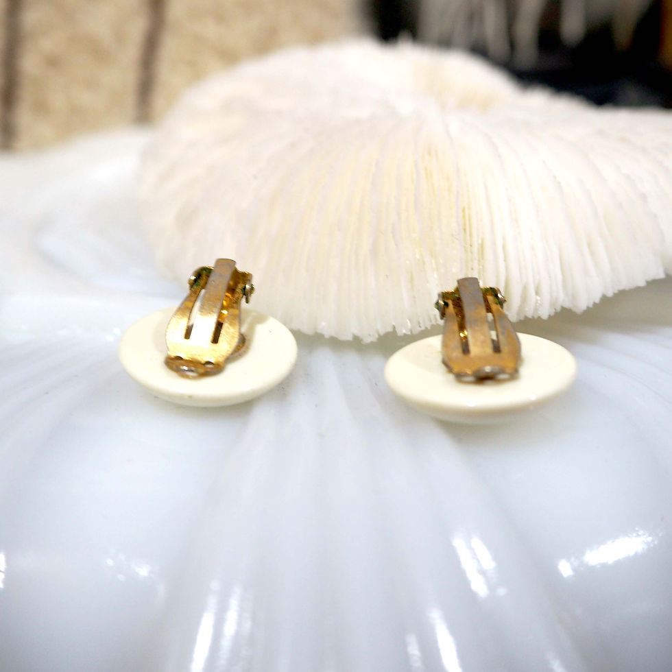 Miniatura: 復古奶白色樹脂圓型夾式耳環耳夾 貴婦人淑女 日本高級二手古著珠寶首飾​​​​​​​