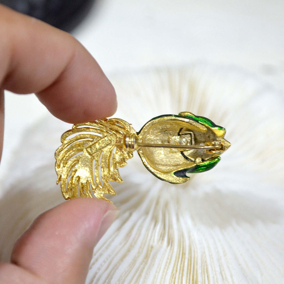 Thumbnail: 綠色金屬閃鑽鍍金松鼠胸針 高貴優雅 日本高級二手中古珠寶首飾