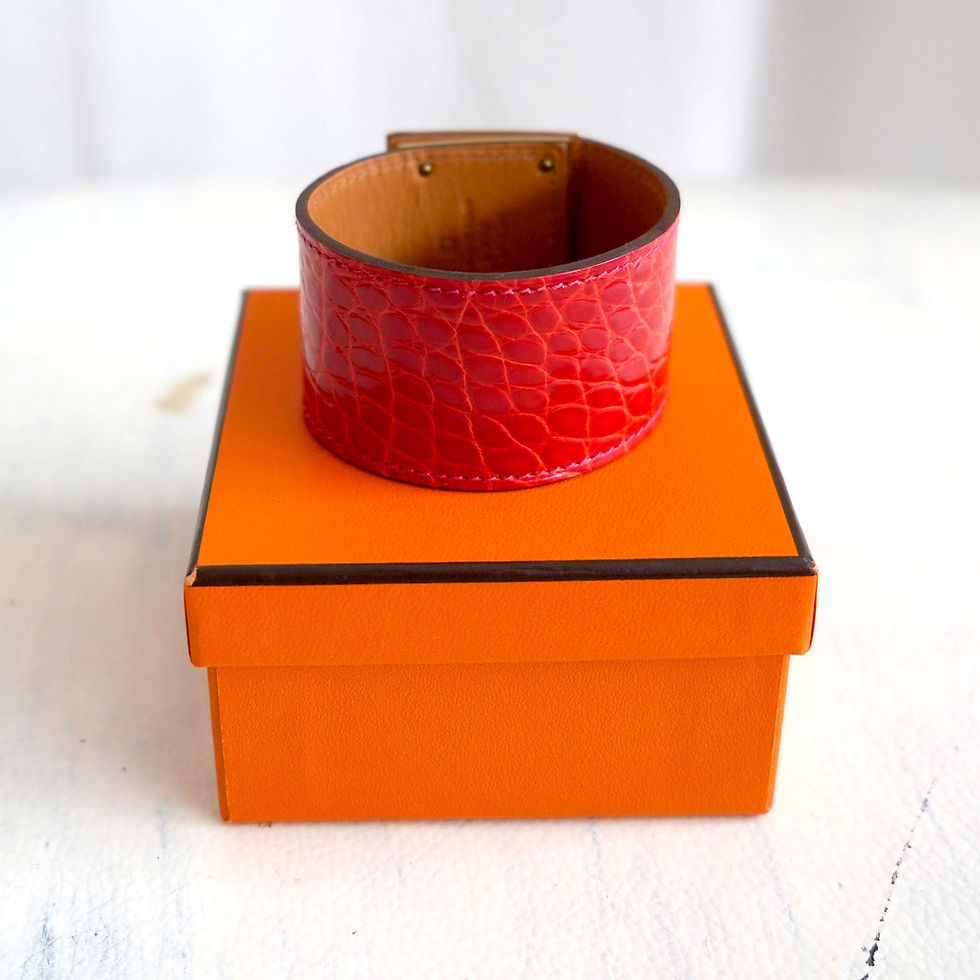 Miniatura: Hermes Kelly Dog Alligator bangle in red with golden opening