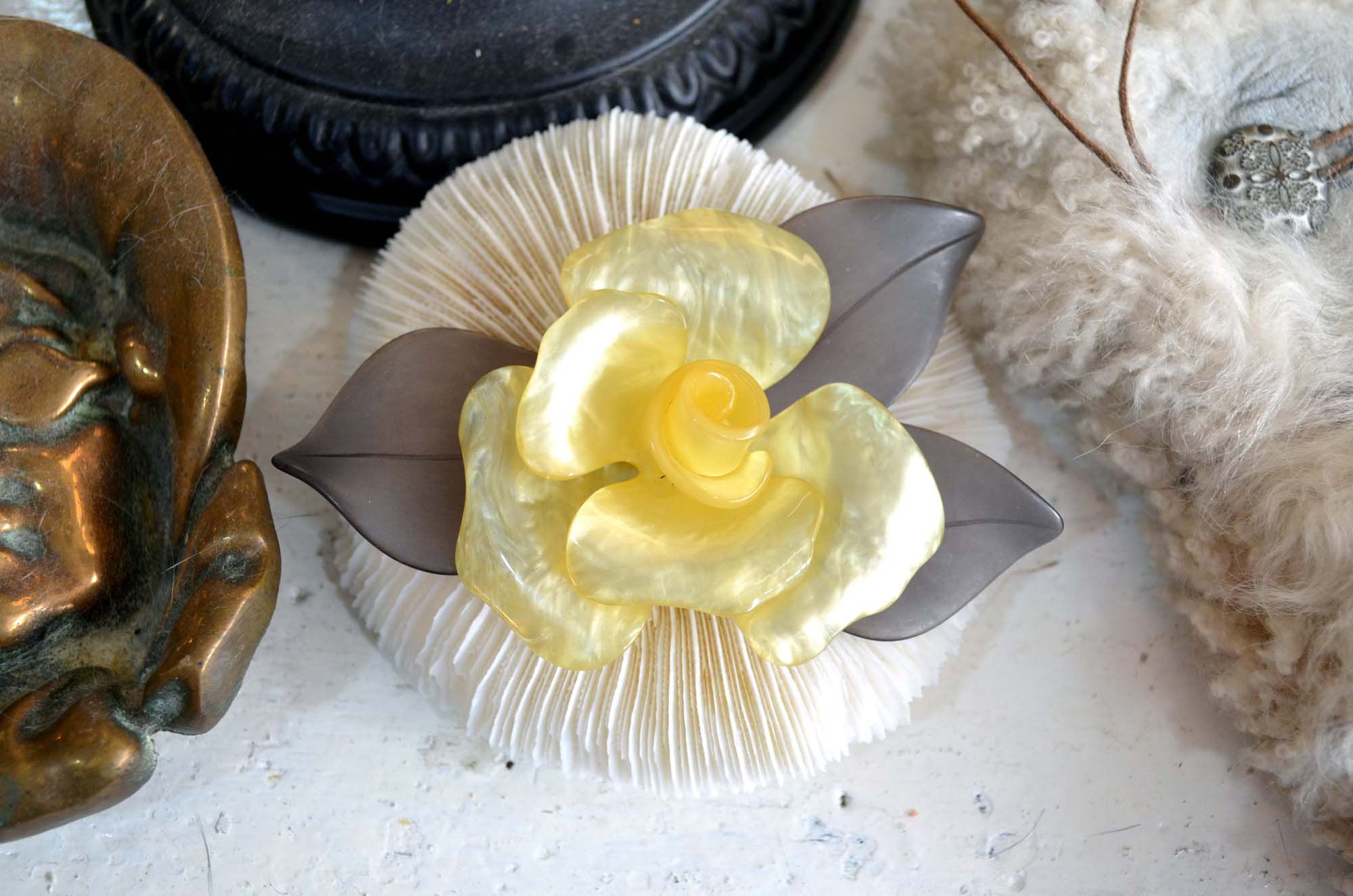 豪華多層次樹脂花形胸針 高貴優雅 日本高級二手中古珠寶首飾